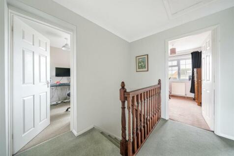 4 Calvert Close, Greens Norton