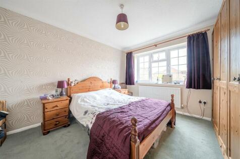4 Calvert Close, Greens Norton