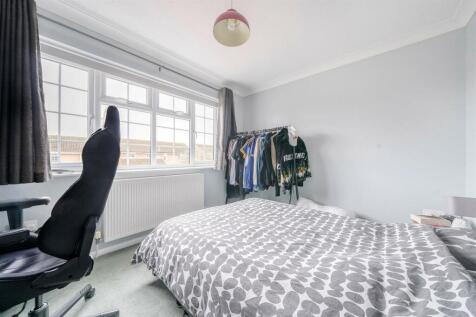 4 Calvert Close, Greens Norton