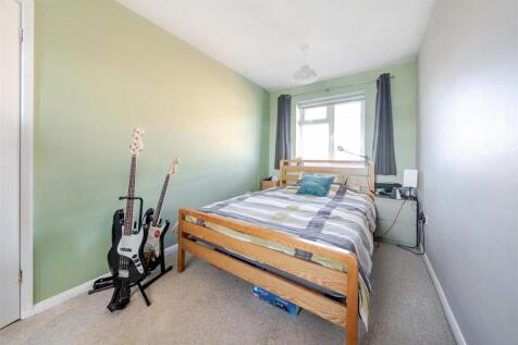 4 Calvert Close, Greens Norton  (2).JPG