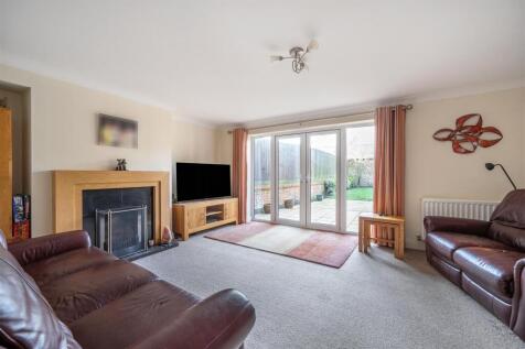9 Farthingstone, Litchborough