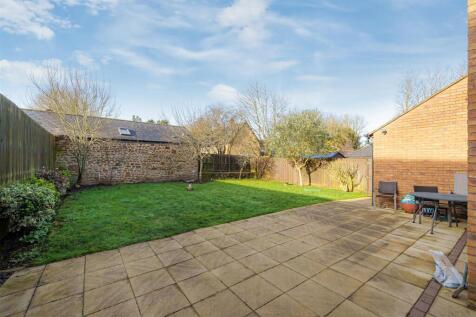 9 Farthingstone, Litchborough