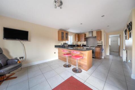 9 Farthingstone, Litchborough