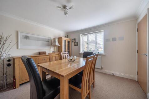 9 Farthingstone, Litchborough