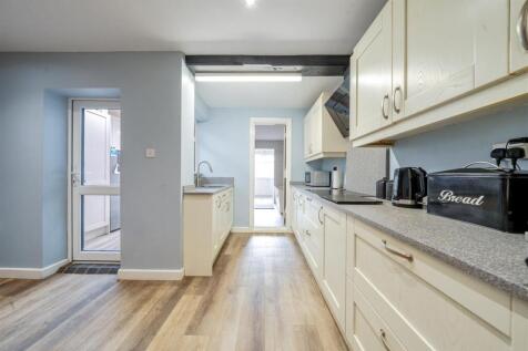 77 High Street, Astcote