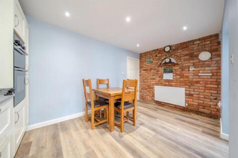 77 High Street, Astcote