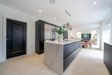8 Towcester Road, Silverstone