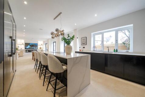 8 Towcester Road, Silverstone