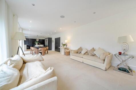 8 Towcester Road, Silverstone