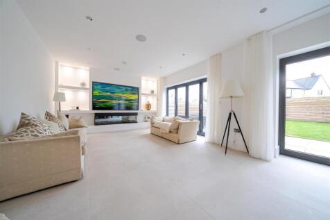 8 Towcester Road, Silverstone