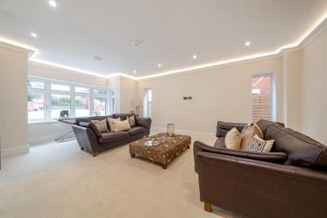 8 Towcester Road, Silverstone