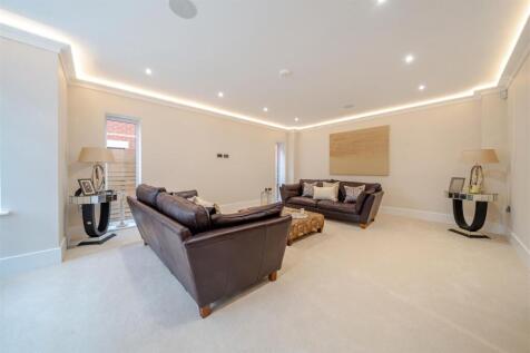 8 Towcester Road, Silverstone