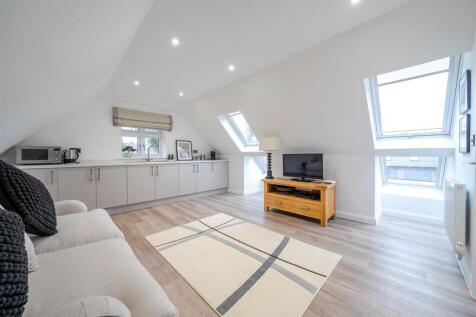 8 Towcester Road, Silverstone