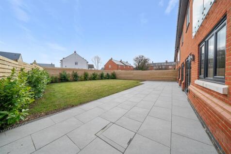 8 Towcester Road, Silverstone