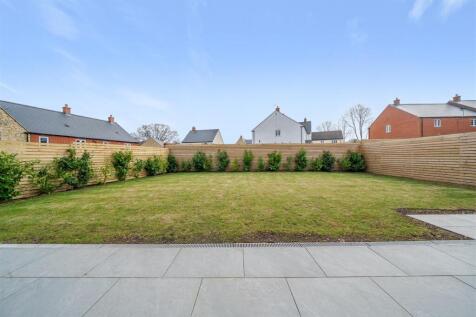 8 Towcester Road, Silverstone
