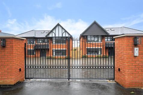 8 Towcester Road, Silverstone