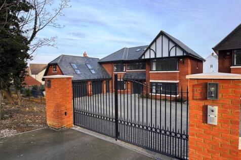 8 Towcester Road, Silverstone