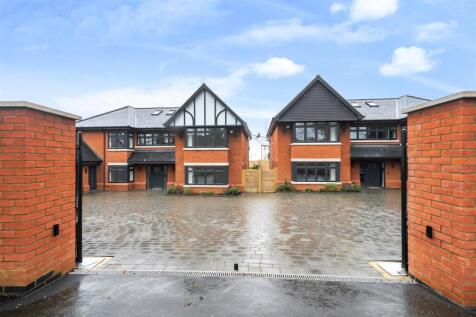 8 Towcester Road, Silverstone