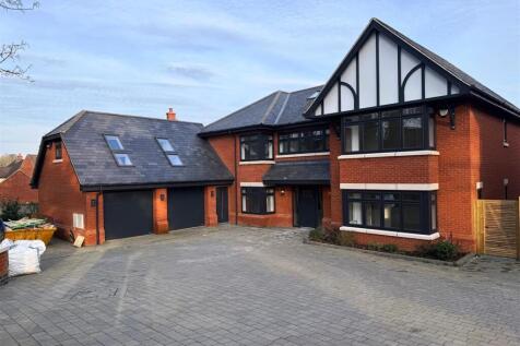 8 Towcester Road, Silverstone