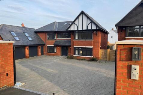 8 Towcester Road, Silverstone