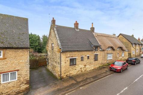 42 High Street, Blisworth