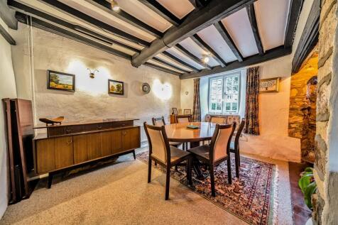 42 High Street, Blisworth