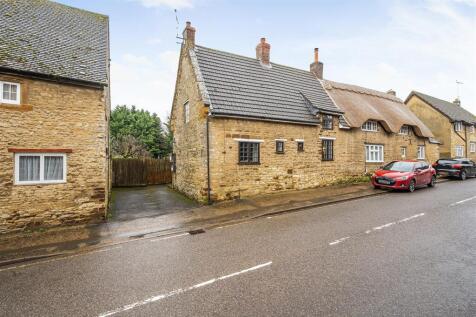 42 High Street, Blisworth