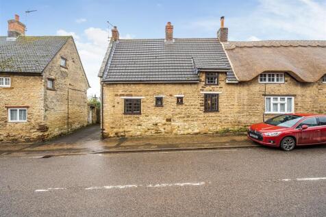 42 High Street, Blisworth