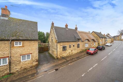 42 High Street, Blisworth