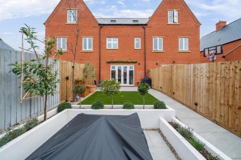 114 Redcar Road, Towcester