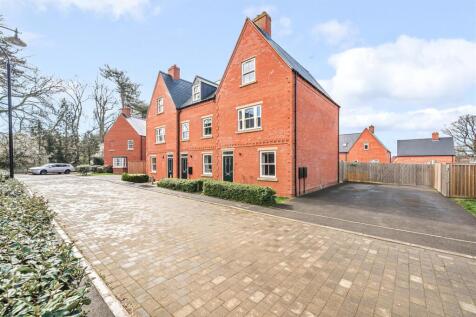 4 Sedgefield Drive, Towcester (14).jpg
