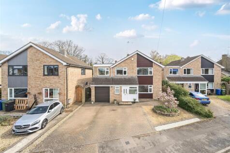 39 Hillside Avenue, Silverstone