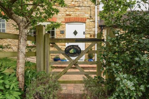 Pear Tree Cottage, 12 Blakesley Hill Greens Norton