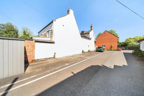 Flat 4, 10 High Street, Gayton