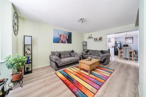 Flat 4, 10 High Street, Gayton