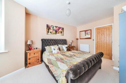 Flat 4, 10 High Street, Gayton