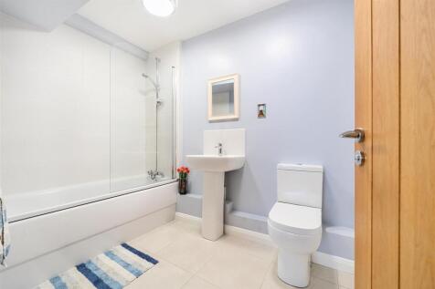 Flat 4, 10 High Street, Gayton