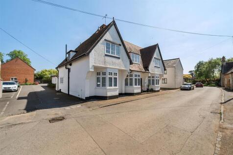Flat 4, 10 High Street, Gayton