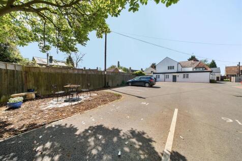 Flat 4, 10 High Street, Gayton