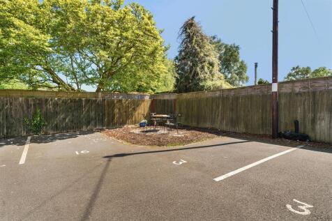 Flat 4, 10 High Street, Gayton