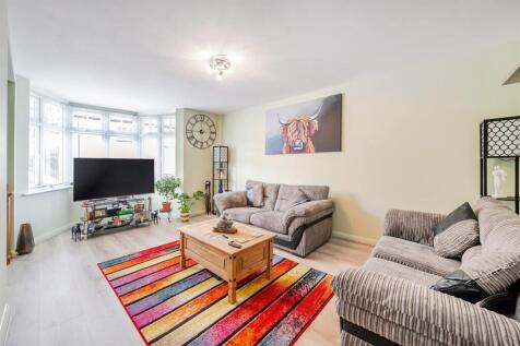 Flat 4, 10 High Street, Gayton NEW (19).jpg