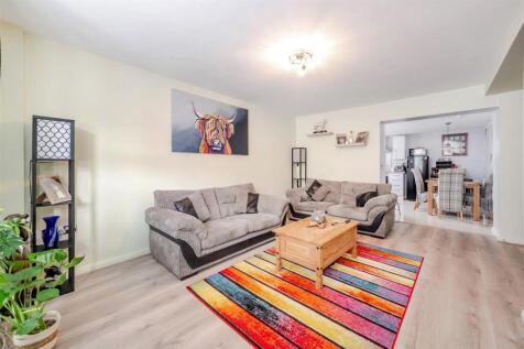Flat 4, 10 High Street, Gayton NEW (20).jpg