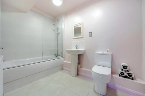 Flat 4, 10 High Street, Gayton NEW (18).jpg