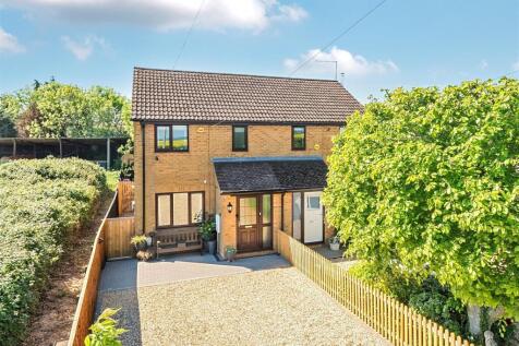 Duncton House, Bugbrooke Road, Gayton
