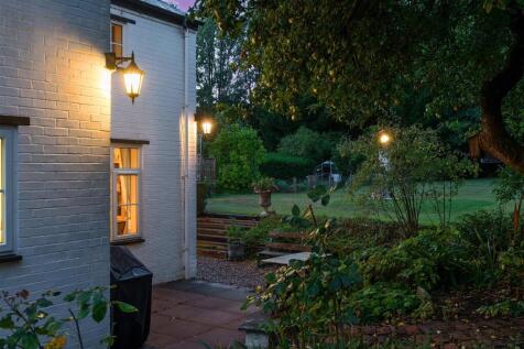 1 Showsley Cottages, Showsley (19).jpg