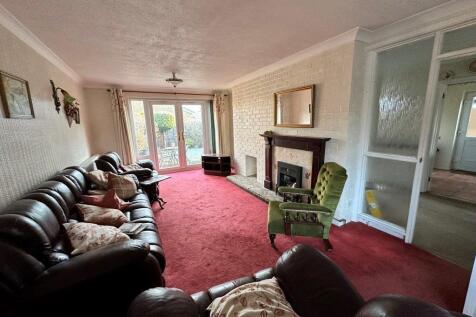 4 Home Close, Greens Norton (2).jpg