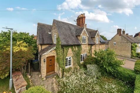 Englenook, 20 High Street, Paulerspury (e).jpg