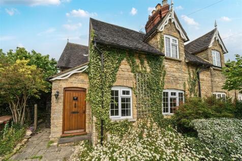 Englenook, 20 High Street, Paulerspury (24).jpg
