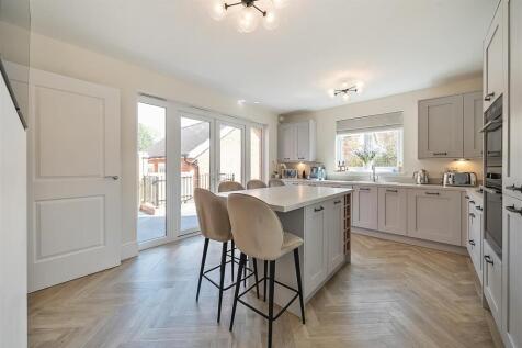 2 Tollgate Close, Towcester (19).jpg