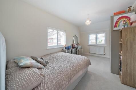 2 Tollgate Close, Towcester (1).jpg